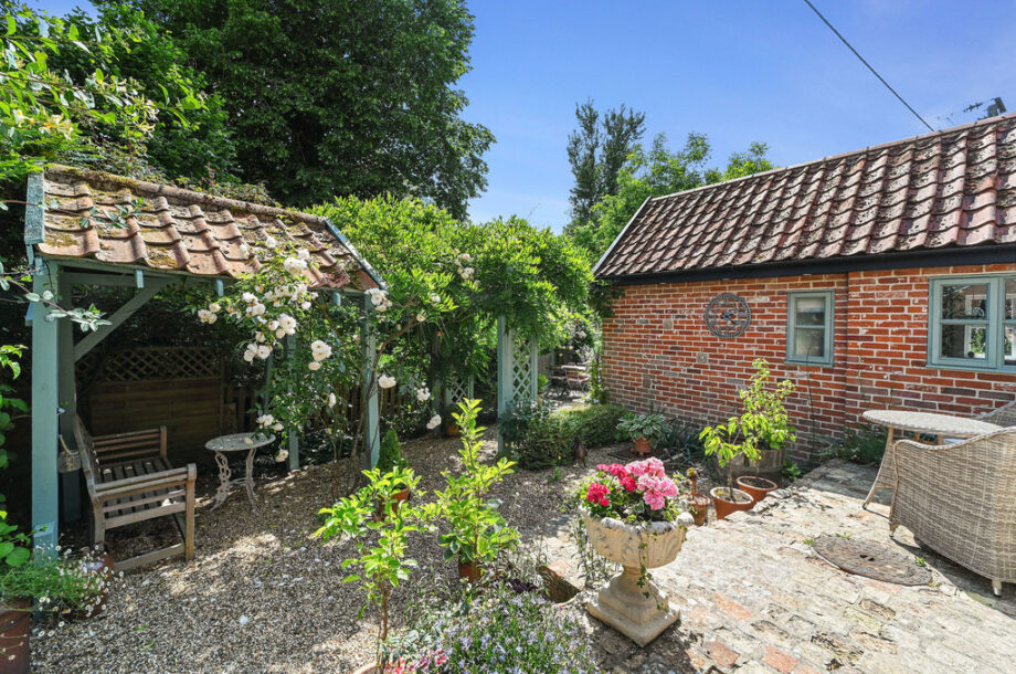 Lower Road, Hemingstone