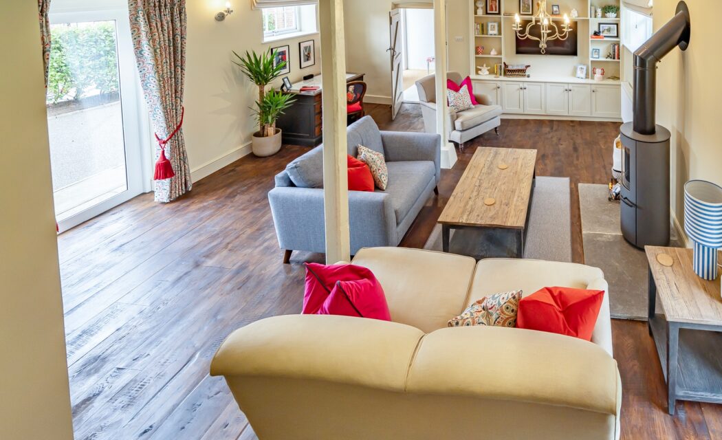 Coach House with Hot Tub in Idyllic Bury St Edmunds